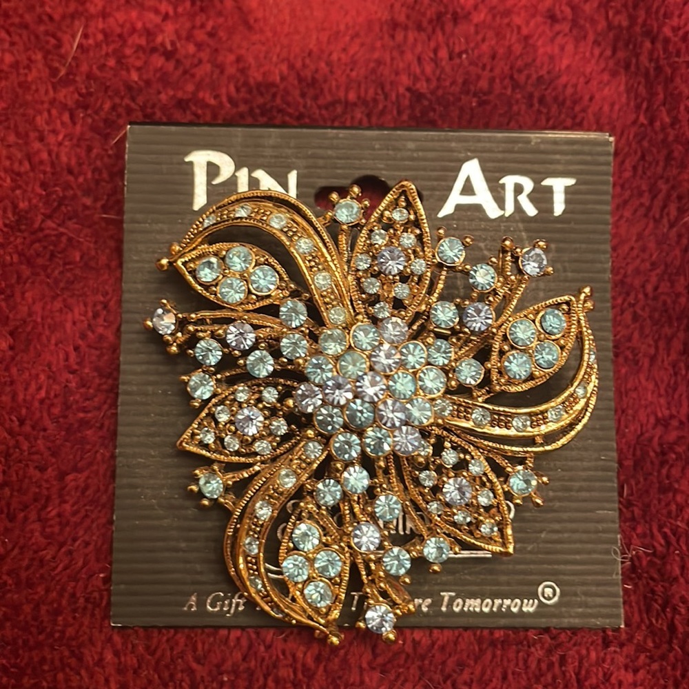 Vintage blue crystal pin brooch